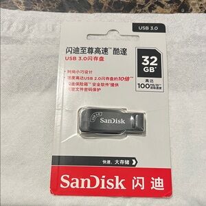 SanDisk 32GB USB 3.0 Flash Drive - Black